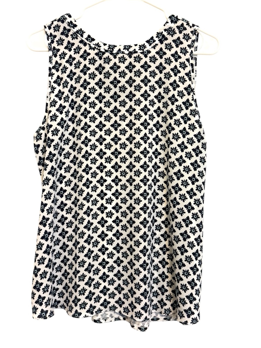 2/$30 LOFT Sleeveless Floral Tank Top Medium Navy White Tie Back Swing Blouse